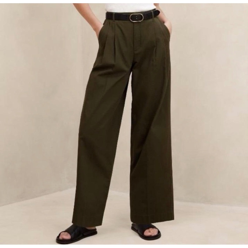 Banana Republic Explorer Nouve in Camo Green Size 18